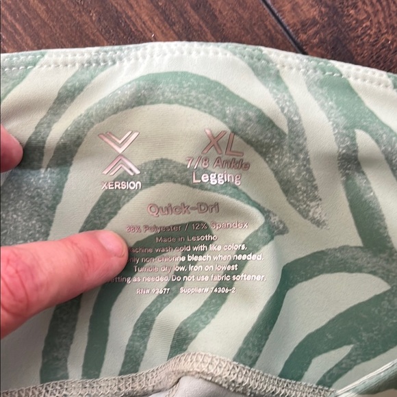 Xersion Green Zebra Print 7/8 ankle Leggings - Picture 3 of 3